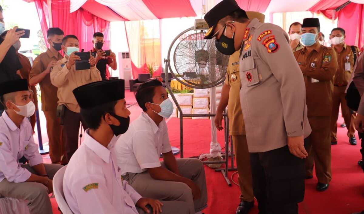 vaksinasi merdeka Polda Sumut-1 Kapolda |Sumut meninjau pelaksanaan Vaksinasi Merdeka Polri untuk pelajar.