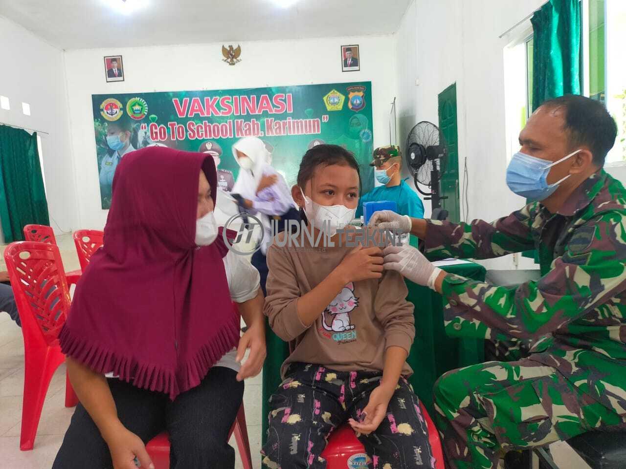 vaksinasi pelajar kodim karimun Kodim 0317/TBK menggelar vaksinasi COVID-19 untuk pelajar, jelang pembelajaran tatap muka (PTM). (foto: yra)
