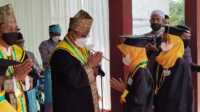 Bupati Karimun Aunur Rafiq mewisuda ratusan santri TPQ di Pulau Kundur.
