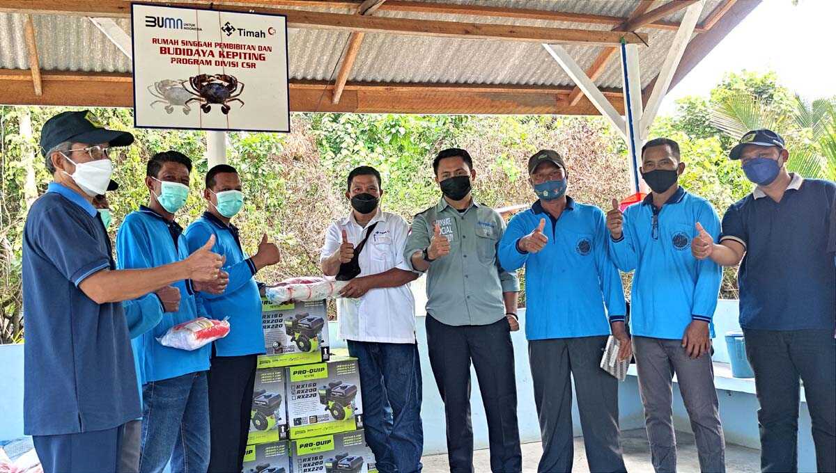 PT Timah bantu nelayan sawang laut kundur karimun PT Timah Tbk memberikan bantuan kepada kelompok nelayan di Sawang Laut, Kecamatan Kundur Barat, Kabupaten Karimun. (foto: istimewa)