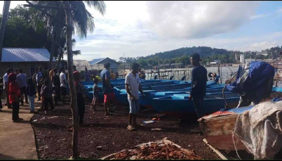 Bantuan sampan yang diterima nelayan tradisional di Kabupaten Karimun dari pemerintah. (foto: Tim dari In Hous Training Jurnalistik Maritim Berwawasan Kebangsaan)