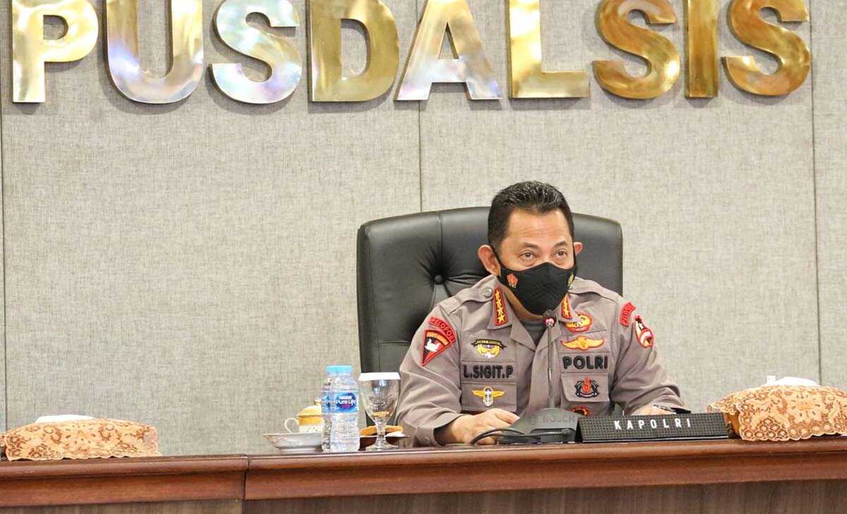 kapolri listyo sigit prabowo Kapolri Jenderal Listyo Sigit Prabowo memberikan pengarahan kepada Polda jajaran terkait antisipasi pertumbuhan COVID-19 dan persiapan agenda internasional. (foto: istimewa)