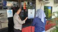 Masuk ke Polsek Lubuk Baja wajib scan barcode PeduliLindungi