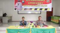 Kapolres Karimun AKBP Tony Pantano didampingi Pjs Kades Pongkar menggelar silaturahmi kamtibmas dengan masyarakat, Kamis (11/11/2021). (foto: Humas Polres Karimun)