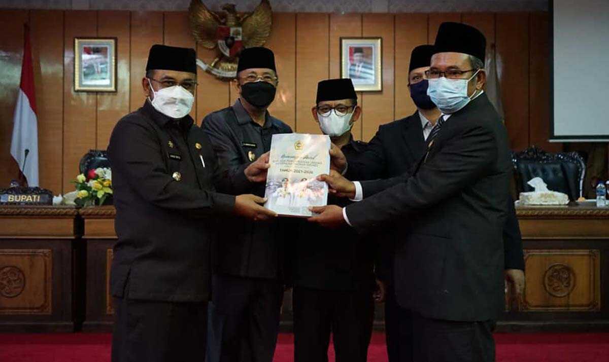 Bupati hadiri rapat paripurna DPRD-1