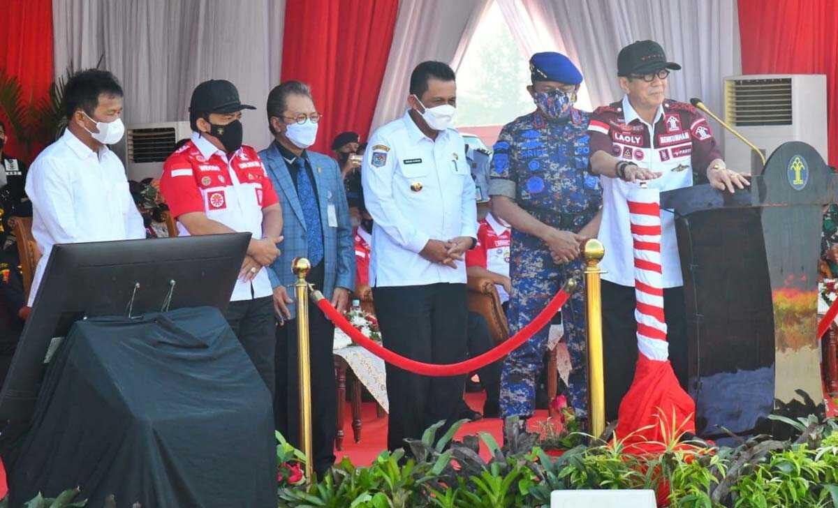 Gubernur Kepri Ansar Ahmad mendampingi Menkumham Yasonna H Laoly menghadiri Hari Bhakti Imigrasi ke-72 di Batam, Rabu (19/1/2022).