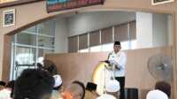 Gubernur Kepri khatib di kunjungan sandiaga uno Gubernur Kepri Ansar Ahmad jadi khatib dalam shalat Jumat yang juga ditunaikan Menparekraf Sandiaga Uno.