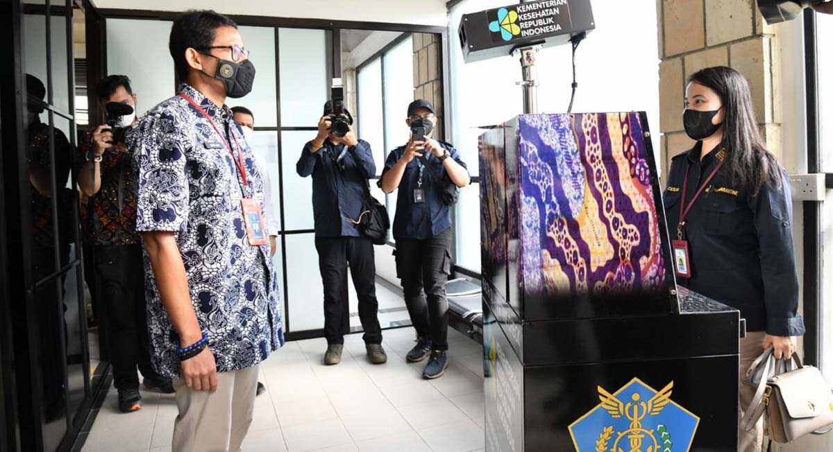 Menparekraf Travel Bubble Batam-Bintan-Singapura segera dibuka-3 Menparekraf Sandiaga Uno bersama Gubernur Kepri Ansar Ahmad meninjau Ppelabuhan Bandar Bentan Telani yang disiapkan untuk Travel Bubble Batam-Bintan-Singapura.