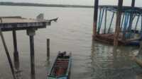 jembatan ponton pelabuhan ungar karimun ambruk Jembatan atau koridor menuju pontong pelabuhan Ungar, Karimun ambruk, Senin (17/1/2022).