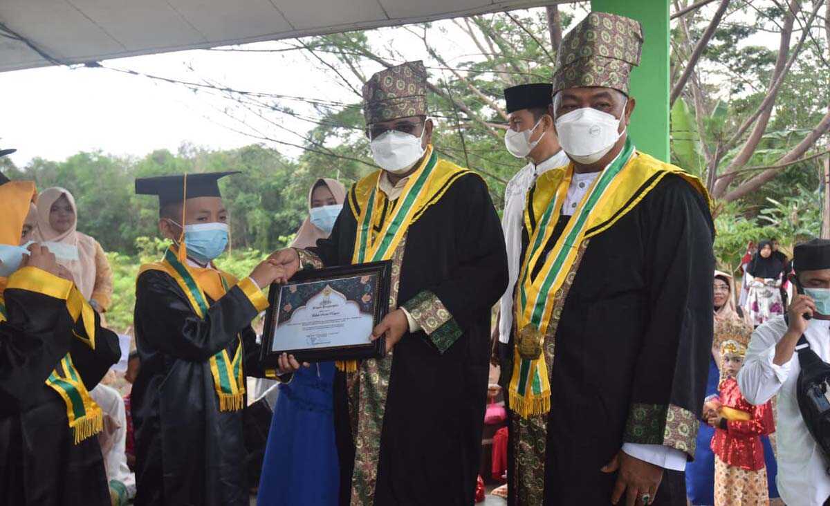 wisuda santri