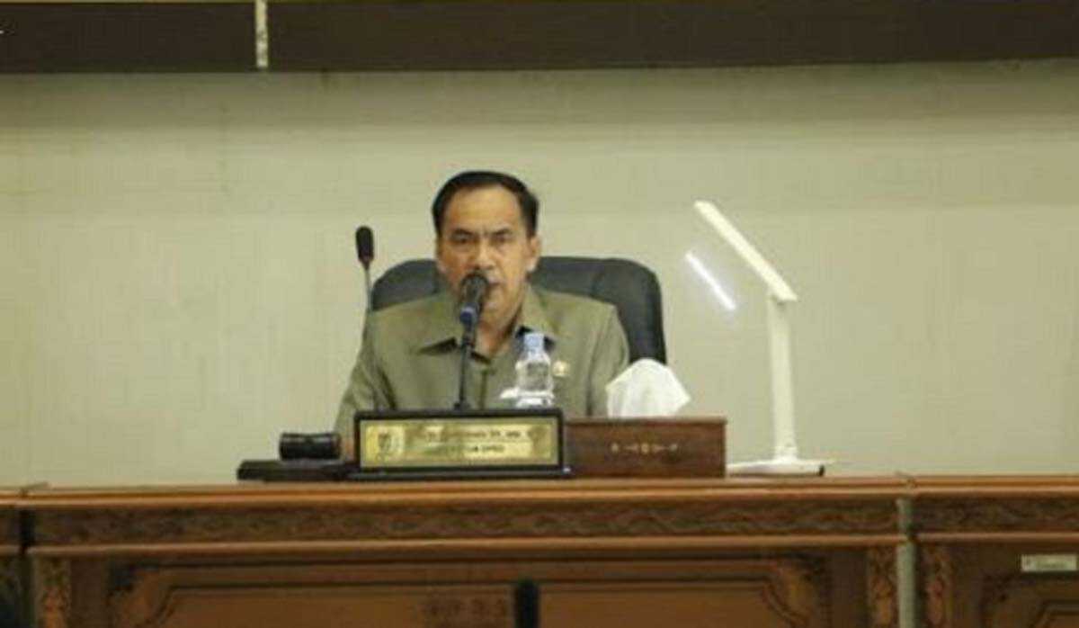 Ketua DPRD Inhil DR H Ferryandi memimpin rapat paripurna Ranperda Laporan Keterangan Pertanggungjawaban Pelaksanaan APBD 2022.
