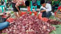 Ilustrasi: Daging sapi segar kurban Hari Raya Idul Adha yang digelar KKB Meranti Karimun beberapa waktu lalu. (JurnalTerkini.id/rusdi)
