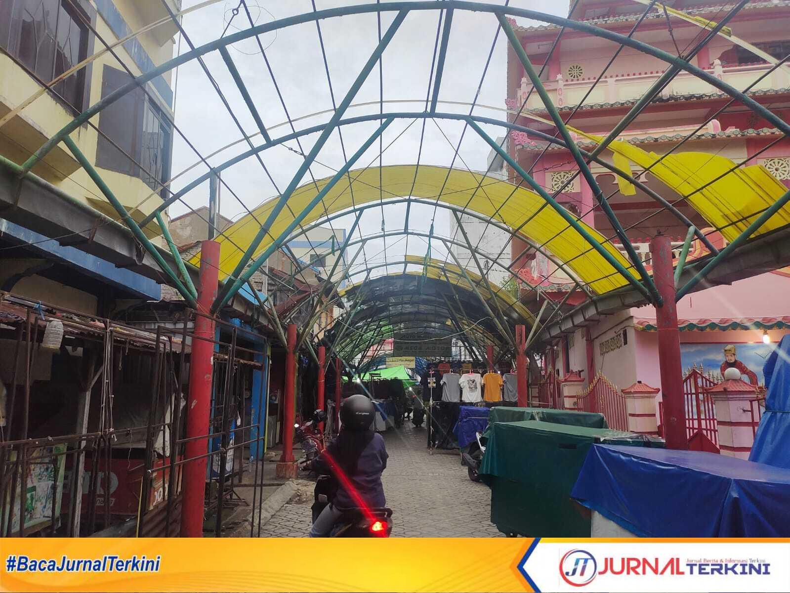 Saluran air Pasar Malam di Kecamatan Karimun yang rawan banjir mulai dinormalisasi