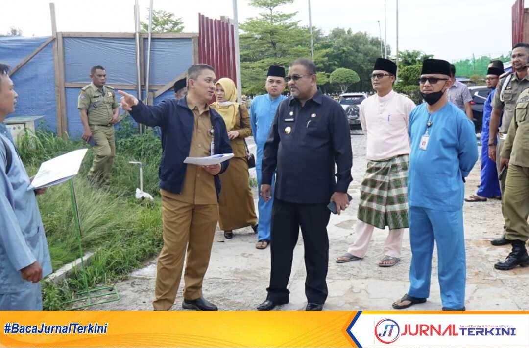 IMG_20221011_144020 Bupati Karimun Aunur Rafiq meninjau pusat kuliner Coastal Area yang akan direvitalisasi.
