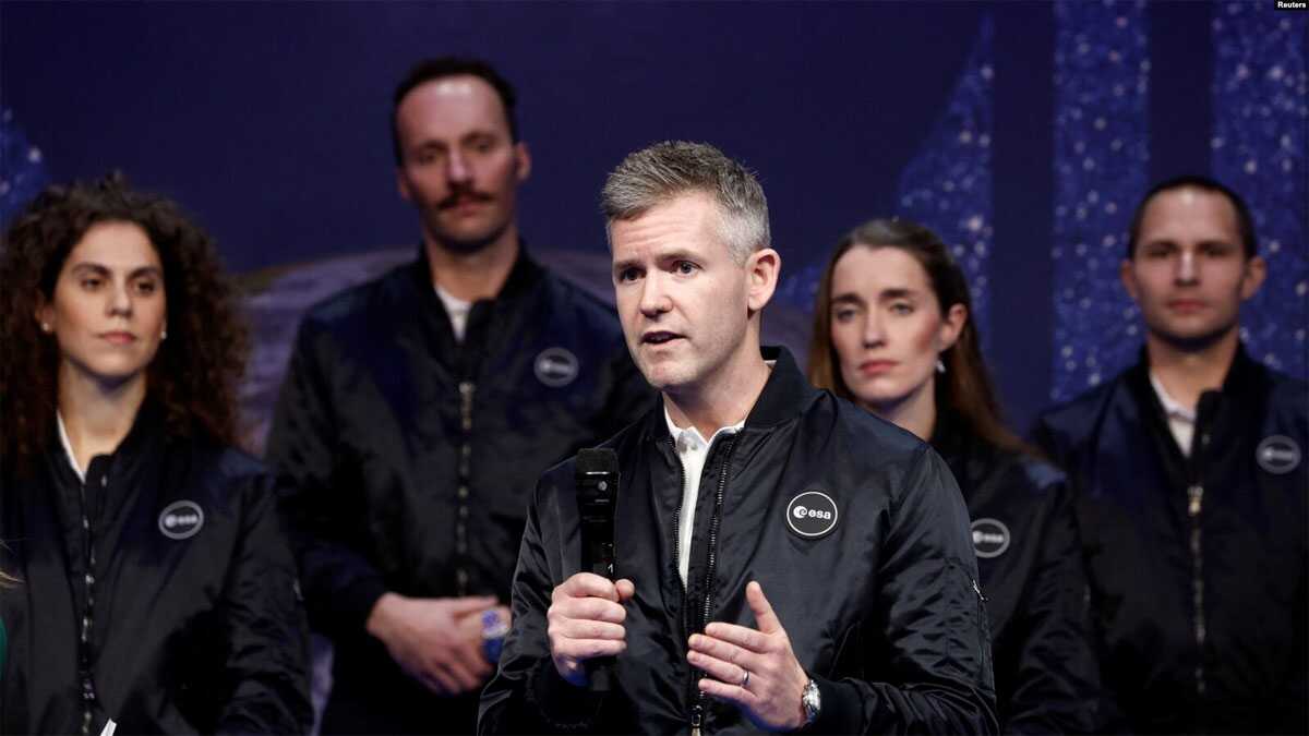 Anggota astronot kelas baru ESA John McFall menghadiri Dewan Badan Antariksa Eropa (ESA) tingkat Menteri (CM22) di Grand Palais Ephemere di Paris, Prancis, 23 November 2022. (Benoit Tessier/REUTERS)
