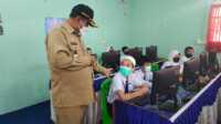 PPDB siswa baru karimun Bupati Karimun Aunur Rafiq saat meninjau kegiatan belajar mengajar di SMP Negeri 1 Tebing (JurnalTerkini.id/yogi)