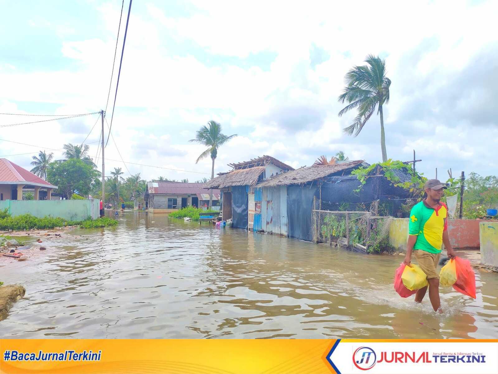 20221227_220836 Banjir rob yang melanda wilayah Pamak, Kecamatan Tebing, Karimun (jurnalterkini.idyogi)