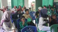 Foto saat sejumlah anak sedang menunggu antrean agar mendapat tindakan dari dokter, pada kegiatan sunat massal yang digelar oleh Kodim 0317/TBK. Foto (Jurnal/Tri)