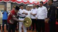 kejuaraan pencak silat Walet Puti Cup Gubernur Kepulauan Riau H. Ansar Ahmad membuka kejuaraan silat Walet Puti Cup 2022 se-Kepri di Gedung Nasional, Tanjung Balai Karimun. (Diskominfo Kepri)