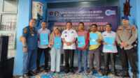 oas kecil ksop Tembilahan Kepala KSOP Kelas IV Tembilahan berfoto bersama penerima e-pas kecil kapal di bawah GT-7. (JurnalTerkini.id/abdullah)