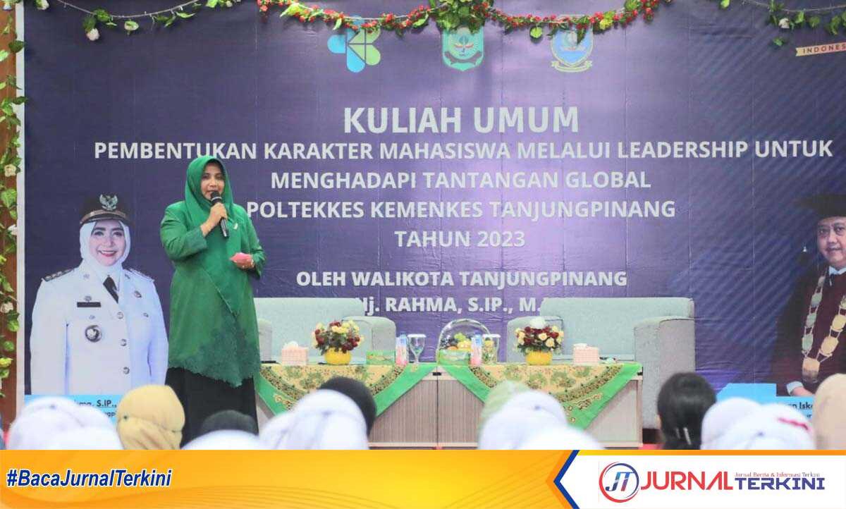 Walikota Tanjungpinang Rahma kuliah umum tentang kepemimpinan di Poltekkes Tanjungpinang, Senin (16/1/2023).