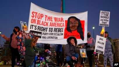 demo di amerika Demonstran berkumpul untuk melakukan protes atas kematian seorang laki-laki berusia 29 tahun, Tyre Nichols, Jumat, 27 Januari 2023, di Atlanta. (Foto: AP/Alex Slitz)
