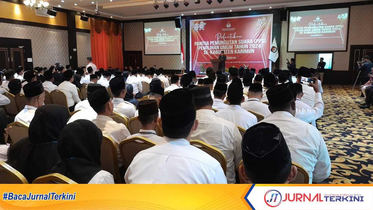 pelantikan pps Karimun Pelantikan anggota PPS di ballroom Hotel Aston Karimun City, Tanjung Balai Karimun, Selasa (24/1/2023). Ketua KPU Karimun Eko Purwandoko memberikan pengarahan kepada PPS yang telah dilantik. (JurnalTerkini.id/rusdi)