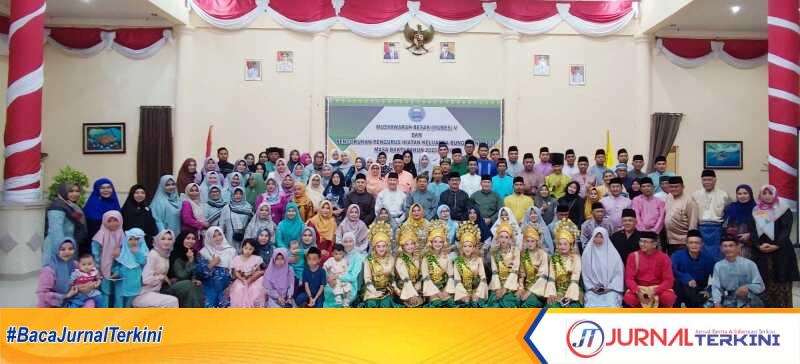 Pengurus IKBB periode 2023-2026 berfoto bersama usai pengukuhan di Gedung Sri Srindit, Ranai, Minggu (29/1/2023). (Jurnal/istimewa)