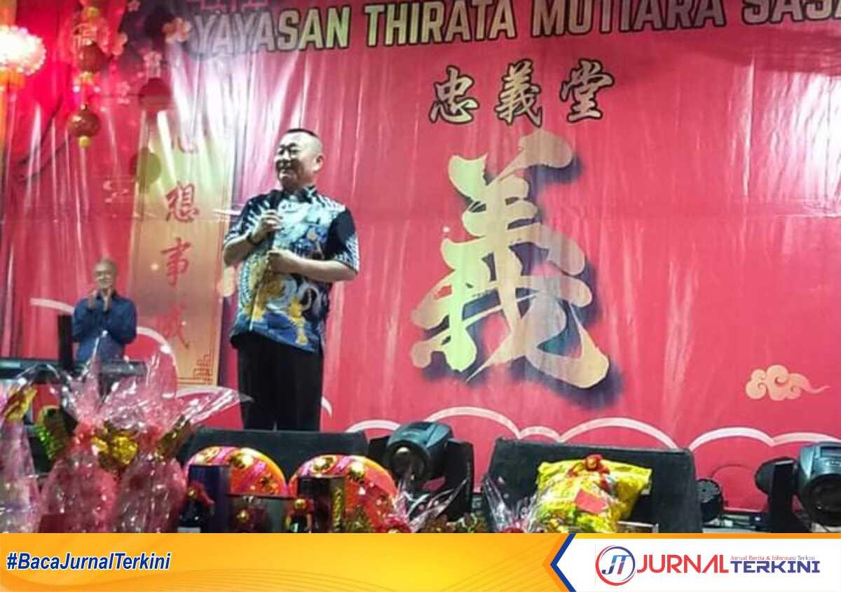 Bobby jayanto Imlek Ketua Komisi I DPRD Kepri Bobby Jayanto, S.IP memberi kata sambutan dalam kegiatan Sembahyang Keselamatan di Tanjungpinang, Rabu (16/2/2023). (Foto: Anton/jurnalterkini.id).