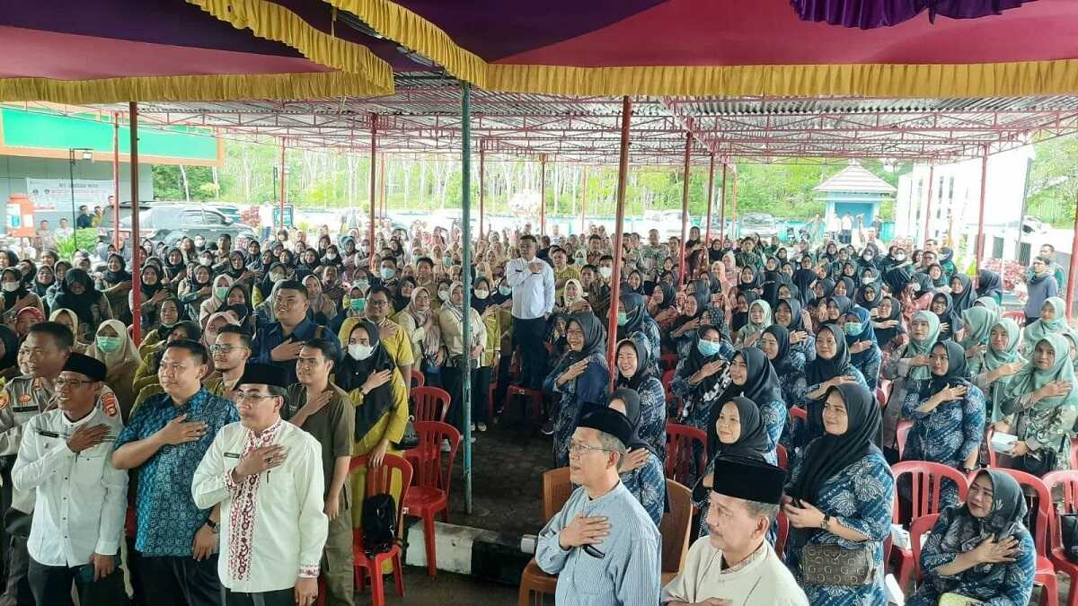 Bupati Muratara temu ramah dengan tenaga kesehatan Bupati Musi Rawas Utara, H Devi Suhartoni, menggelar temu ramah dengan tenaga kesehatan se-Kabupaten Musi Rawas Utara di Puskesmas Karang Dapo, Kecamatan Karang Dapo, Jumat (24/02/2023). (foto/ist)