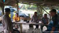 Bhabinkamtibmas Polsek Bandar Pulau, Senin (13/2/2023) turun ke masyarakat mensosialisasikan even internasional F1H2O di Danau Toba. (JurnalTerkini.id/rizki)