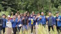 IMG_20230212_213910 Jajaran pengurus DPC Gekrafs Karimun berfoto di Desa Pongkar, Minggu (12/2/2023). Desa Pongkar ditetapkan sebagai Desa Wisata Binaan Kementerian Pariwisata dan Ekonomi Kreatif m. (JurnalTerkini.id/yogi)