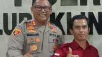 Kapolres Lubuklinggau Kapolres Lubuklinggau AKBP Harisandi berfoto bersama Ketua Forum Komunikasi Wartawan Silampari (FKWS) Zainuri di Mapolres Lubuklinggau, Kamis (2/2/2023). (jurnalterkini.id/alam budi kesuma)