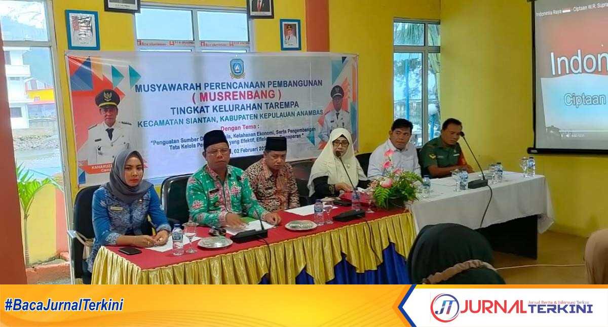 Lurah Tarempa membuka musrenbang tingkat kelurahan setempat, Kamis (2/2/2023). (jurnalterkini.id/agus suradi)