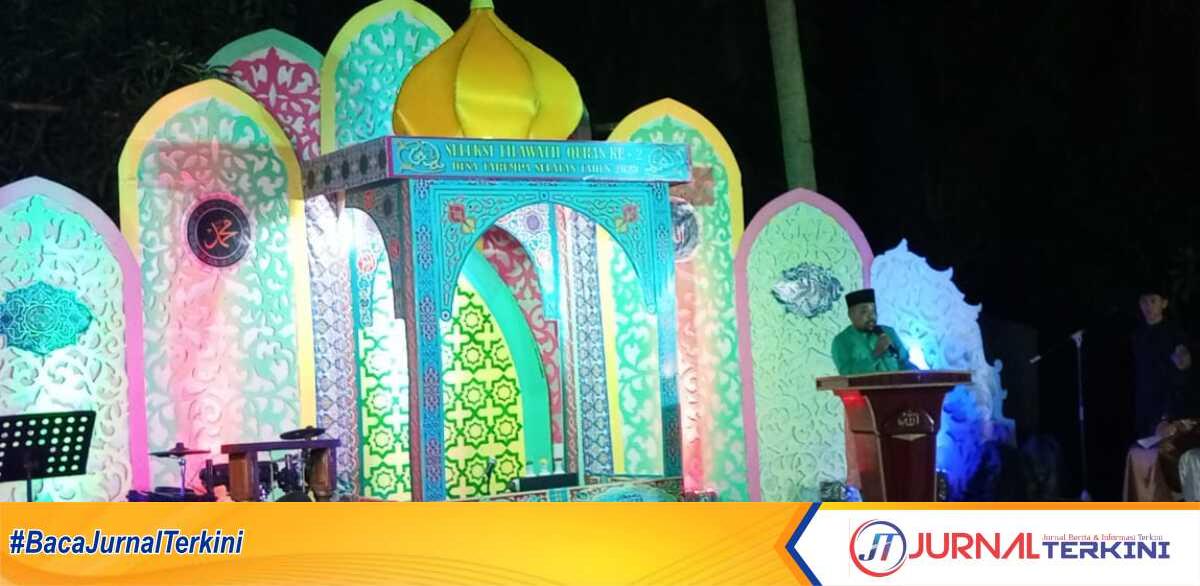 Kepala Desa Tarempa Selatan Suriyanto selaku panitia dalam acara STQ (Seleksi Tilawatil Qur'an) memberikan kata sambutannya. Kamis(16/02/2023) malam.(Jurnalterkini.id.Agus Suradi)