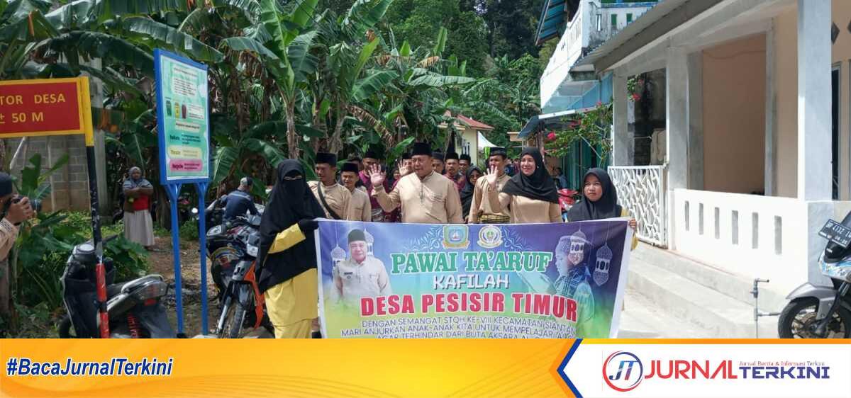 Kafilah Desa Pesisir Timur mengikuti pawai taaruf Seleksi Tilawatil Quran dan Hadits (STQH) VIII Kecamatan Siantan, di Desa Tarempa Timur, Kepulauan Anambas, Senin (20/02/2023. (Jurnalterkini.id.Agus Suradi)