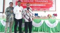 akreditasi peningkatan mutu RSUD Natuna Dr Ari foto bersama narasumber in house training yang digelar 7-9 Februari2023. (Foto/ist)