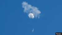 balon mata-mata Tiongkok ditembak jatuh di AS Balon mata-mata China setelah ditembak jatuh di lepas pantai di Pantai Surfside, Carolina Selatan, AS, 4 Februari 2023. (Foto: REUTERS/Randall Hill)