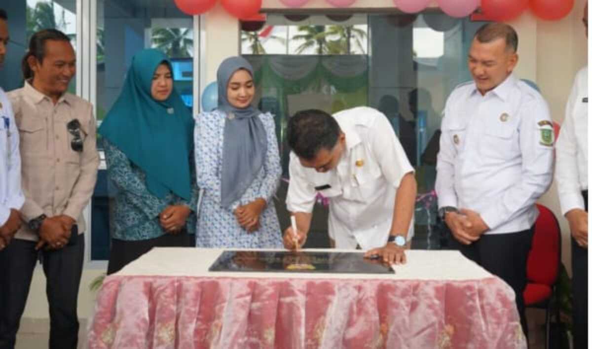 bupati natuna resmikan puskesmas suak midai Bupati Natuna, Wan Siswandi saat meresmikan Puskesmas Suak Midai, Rabu (16/2/2023). (Foto istimewa)