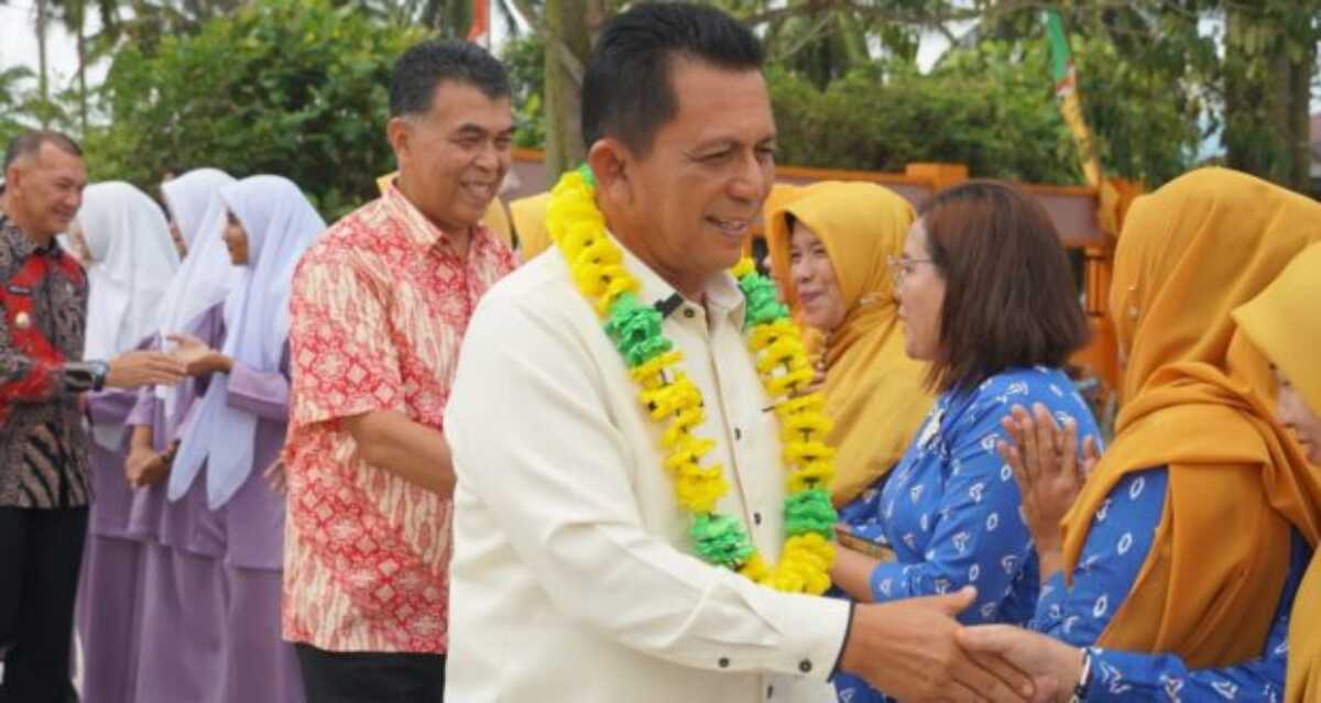 gubernur Kepri kunjungi SMAN 2 Bunguran Timur Gubernur Kepri Ansar Ahmad didampingi Bupati Natuna Wan Siswandi dan Wakil Bupati Natuna Rodhial Huda saat berkunjung ke SMAN 2 Bunguran Timur, Kamis (16/2/2023). (Foto/ist)