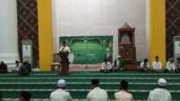Bupati Kabupaten Kepulauan Anambas Abdul Haris memberikan sambutan dalam tabligh akbar memperingati Isra Mi'raj 1444 H/2023 M di Masjid Agung Baitul Ma'mur, Sabtu (18/02/2023).(Jurnalterkini.id.Agus Suradi)