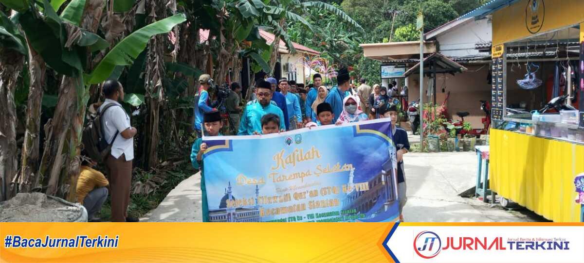 Kepala Desa Tarempa Selatan Surianto beserta kafilahnya mengikuti pawai taaruf STQH VIII di Lapangan Voli Antang Kecamatan Siantan Kabupaten Kepulauan Anambas, Senin (20/02/2023. (Jurnalterkini.id.Agus Suradi)