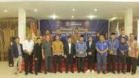 Jajaran pengurus DPC Peradi Astara berfoto bersama usai pembukaan Muscab di Hotel Marina Kisaran, Jumat (17/2/2023). (JurnalTerkini.id/rizki)