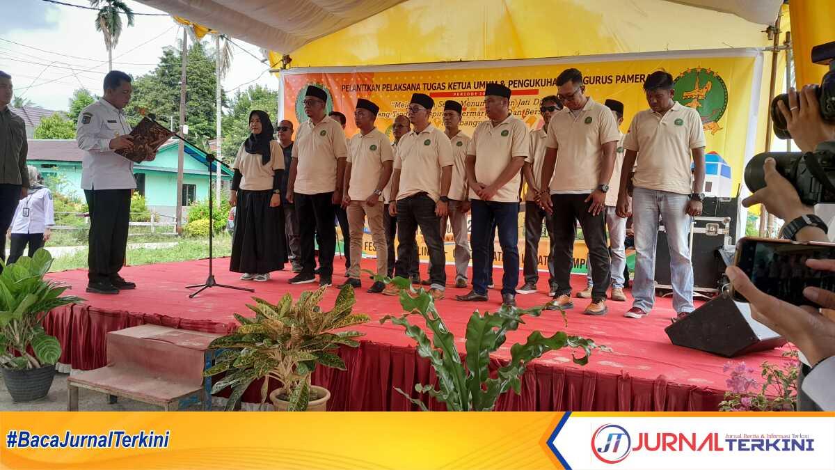 pameral Gubernur Kepri Ansar Ahmad melantik Pelaksana Tugas Ketua Umum Pameral beserta jajaran pengurus periode 2023-2025 di halaman Masjid Baitul Hikmah, Gang Awang Noor, Kecamatan Meral, Kabupaten Karimun, Rabu (15/2/2023). (JurnalTerkini.id/rusdi)