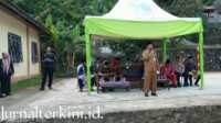 Asisten III Sekretariat Kabupaten Kepulauan Anambas Andi Agrial melepas Pawai Taaruf Seleksi Tilawatil Quran dan Hadits (STQH) Kecamatan Siantan di Lapangan Voli Antang, Kecamatan Siantan, Senin (20/02/2023). (JurnalTerkini.id/Agus Suradi)