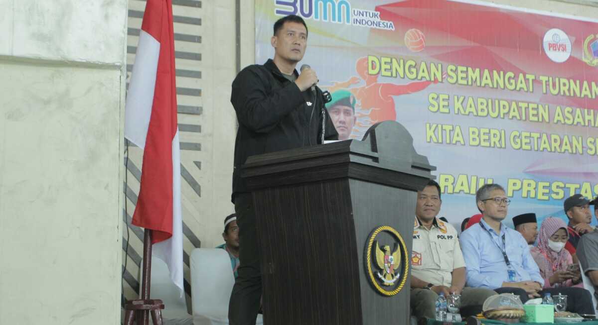 Dandim 0208/AS Letkol Inf Frengky Susanto membuka Turnamen Bola Volly Dandim Cup I di Gedung Serba Guna (GOR) Asahan, Rabu (22/2/2023). (JurnalTerkini.id/rizki)