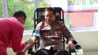 Bakti sosial polres bintan Wakapolres Bintan Kompol M Tahang, ikut melakukan aksi donor darah di Mapolres Bintan, Kamis (2/3/2023). (Foto: Ist/Anton M/jurnalterkini.id)