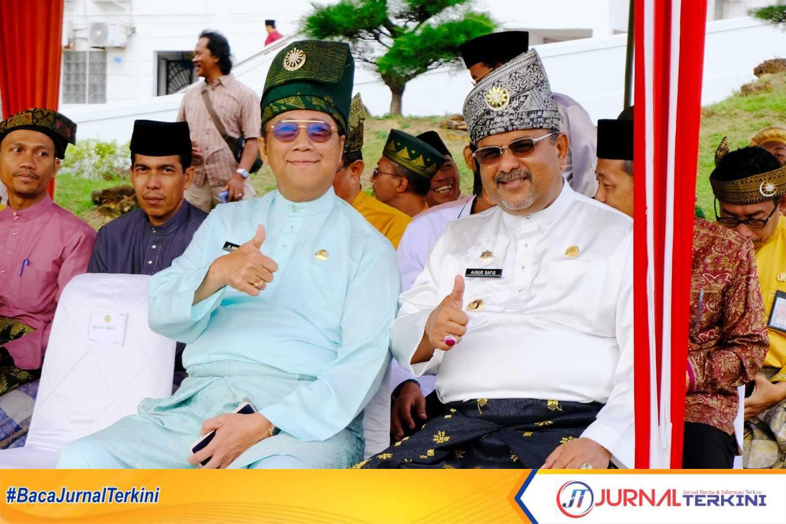 Bupati Karimun Aunur Rafiq dan Wakil Bupati Anwar Hasyim (Dok. Humas Pemkab Karimun)