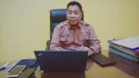 Kepala Disdukcapil Natuna, Ilham Kauli saat dijumpai diruangan kerjanya, Senin (27/3/2023). (foto : J R Ronald)