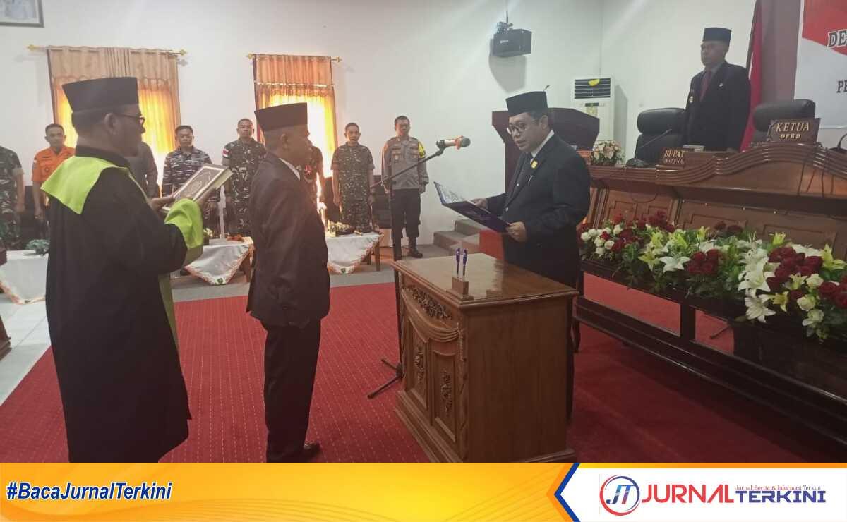 Ketua DPRD Natuna, Daeng Amhar saat pengucapan sumpah/janji jabatan PAW anggota DPRD Natuna, Junaidi, Jumat (24/3/2023).(foto : J R Ronald)